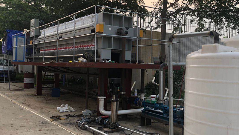 污泥脱水过程中絮凝剂加还是不加 污泥脱水过程中絮凝剂加还是不加