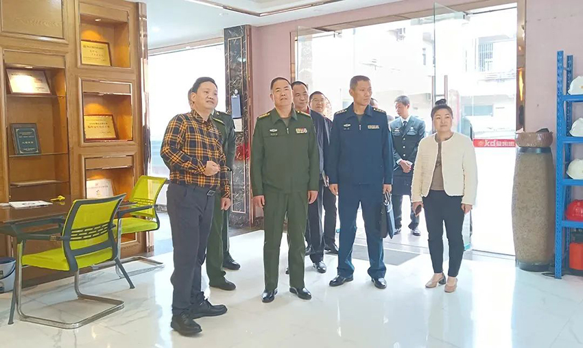 佛山军分区政委、禅城区委常委领导一行莅临茄子视频成人电影调研指导工作